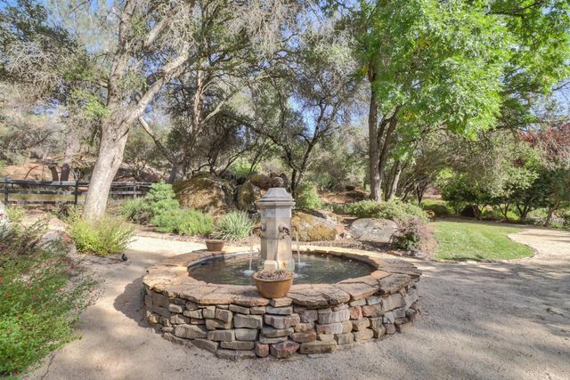 5001 Auburn Folsom Rd, Loomis, CA 95650