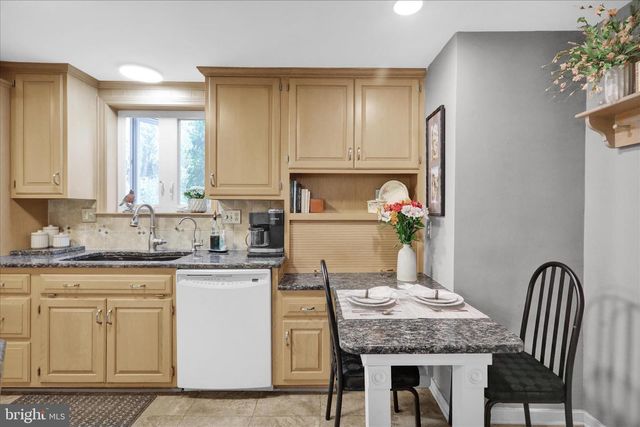 53 JACKSON DR, Lancaster, PA 17603
