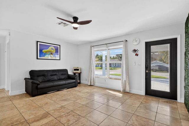 4540 SW 28th Terrace, Dania Beach, FL 33312