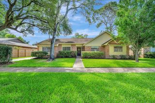 2113 Willow Dell Drive, Seabrook, TX 77586
