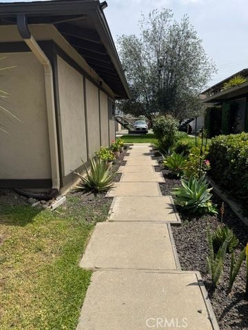 7562 Volga Drive 2, Huntington Beach, CA 92647