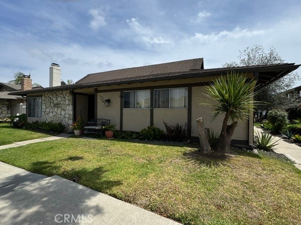 7562 Volga Drive 2, Huntington Beach, CA 92647