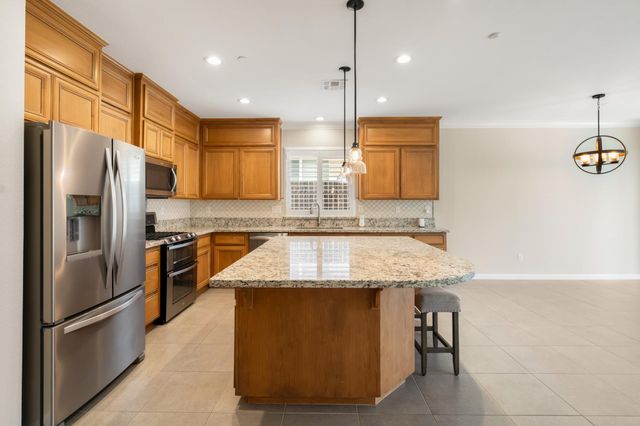 1866 Verrazona Dr, Roseville, CA 95747