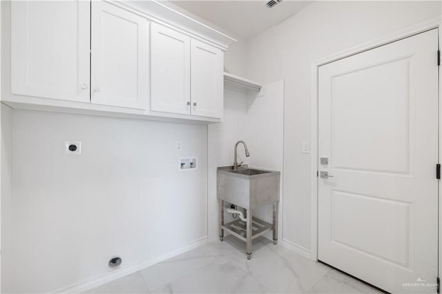 8006 N 48th Lane, Mcallen, TX 78504