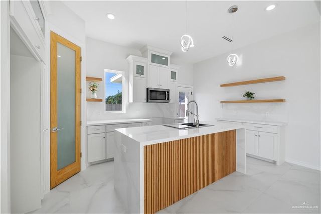 8006 N 48th Lane, Mcallen, TX 78504