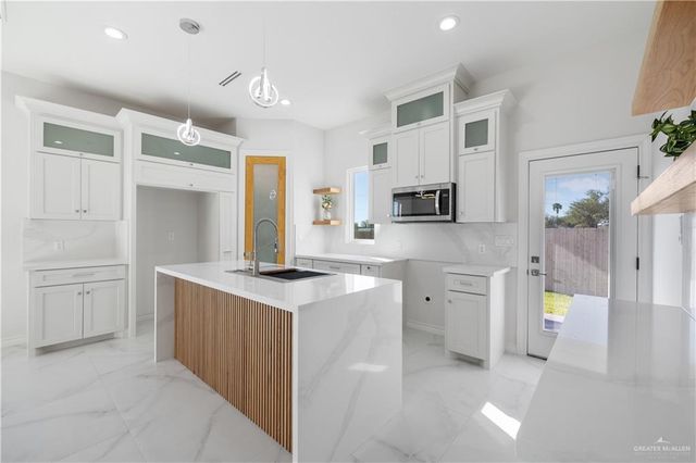 8006 N 48th Lane, Mcallen, TX 78504