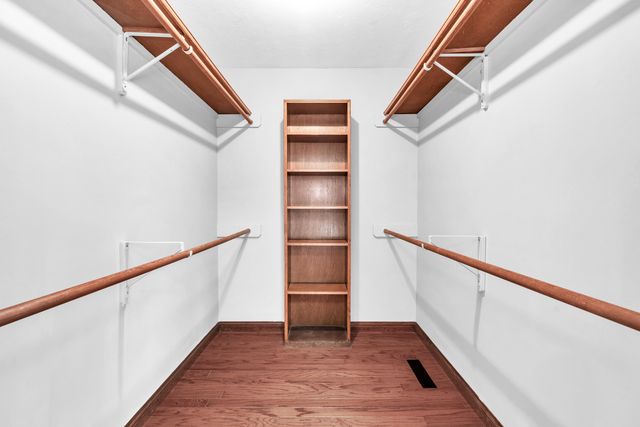 1475 E Burntwood Street, Springfield, MO 65803