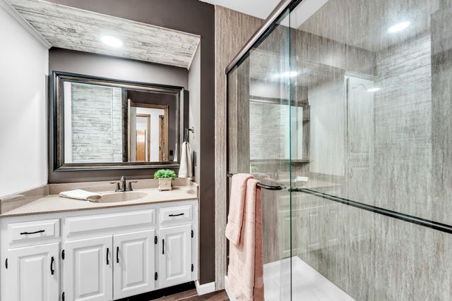 1475 E Burntwood Street, Springfield, MO 65803