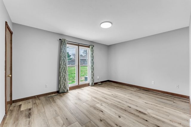 1475 E Burntwood Street, Springfield, MO 65803