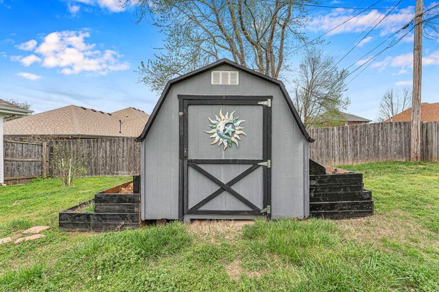 1475 E Burntwood Street, Springfield, MO 65803