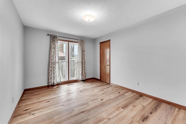 1475 E Burntwood Street, Springfield, MO 65803