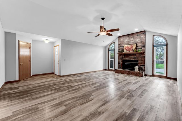 1475 E Burntwood Street, Springfield, MO 65803