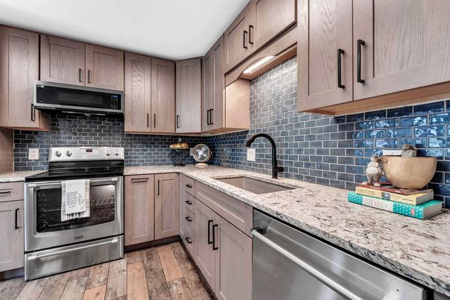 1475 E Burntwood Street, Springfield, MO 65803