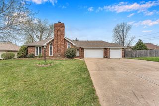 1475 E Burntwood Street, Springfield, MO 65803