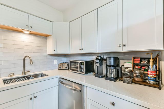 2002 27th Street 3, Galveston, TX 77550