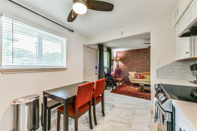 2002 27th Street 3, Galveston, TX 77550