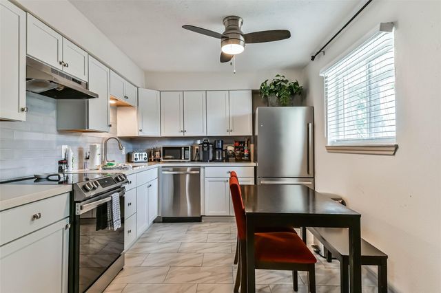 2002 27th Street 3, Galveston, TX 77550