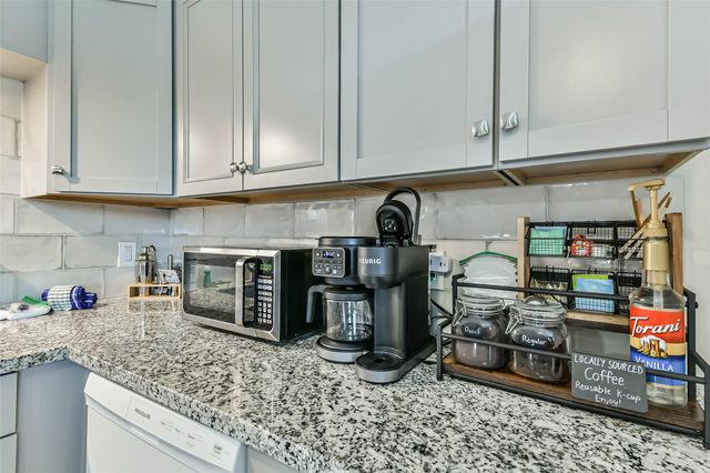 2002 27th Street 3, Galveston, TX 77550