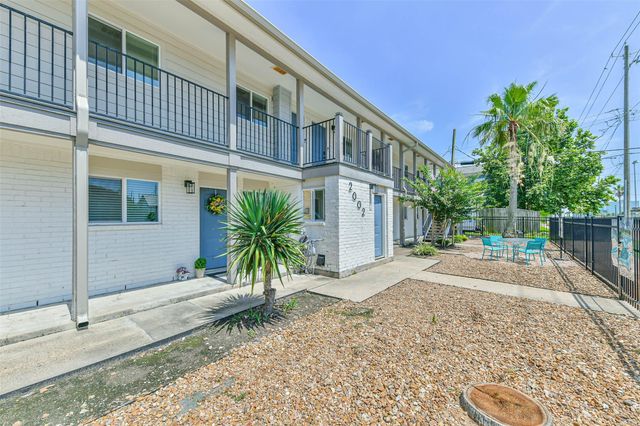 2002 27th Street 3, Galveston, TX 77550