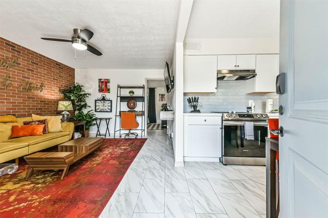 2002 27th Street 3, Galveston, TX 77550