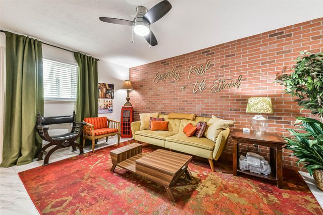 2002 27th Street 3, Galveston, TX 77550