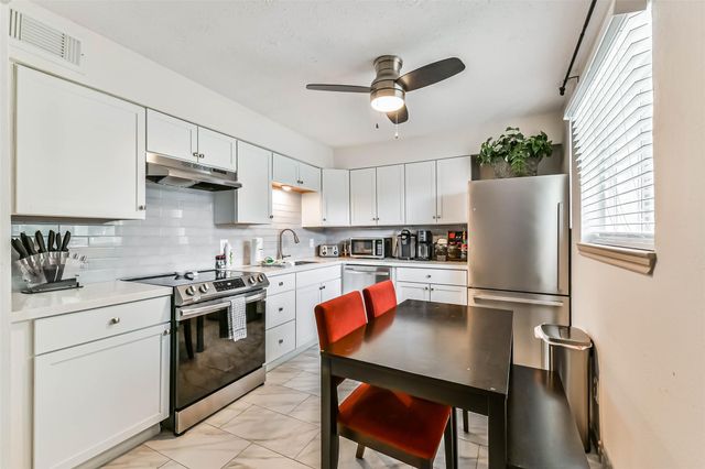2002 27th Street 3, Galveston, TX 77550