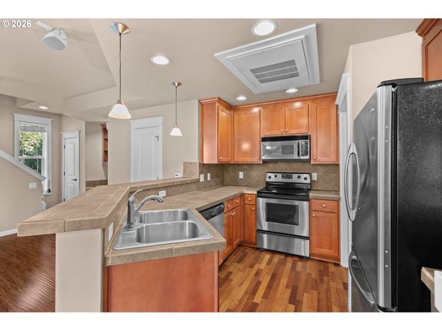 3880 SUMMERLINN Dr, West Linn, OR 97068