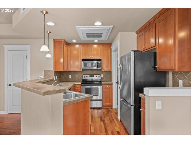 3880 SUMMERLINN Dr, West Linn, OR 97068