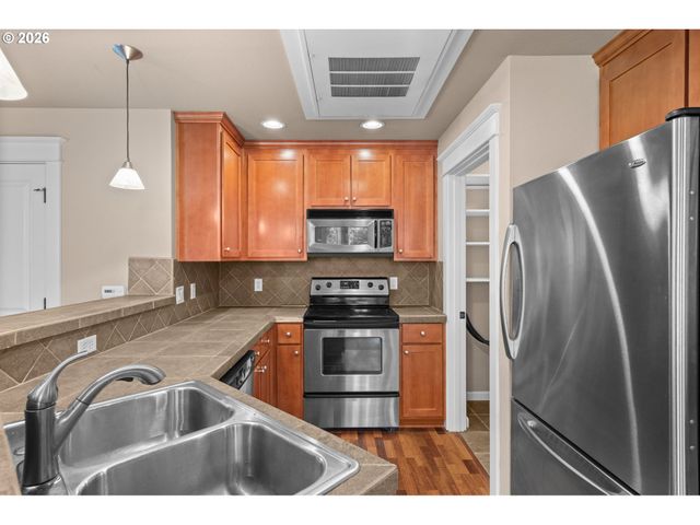 3880 SUMMERLINN Dr, West Linn, OR 97068