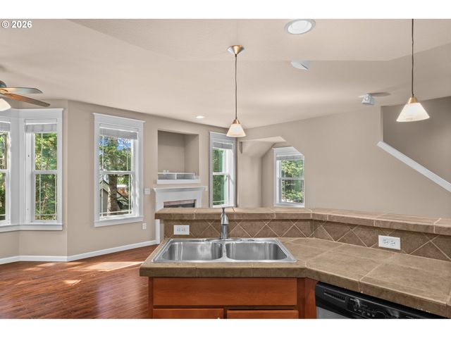 3880 SUMMERLINN Dr, West Linn, OR 97068