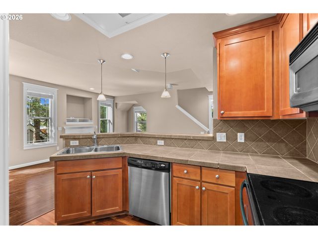 3880 SUMMERLINN Dr, West Linn, OR 97068