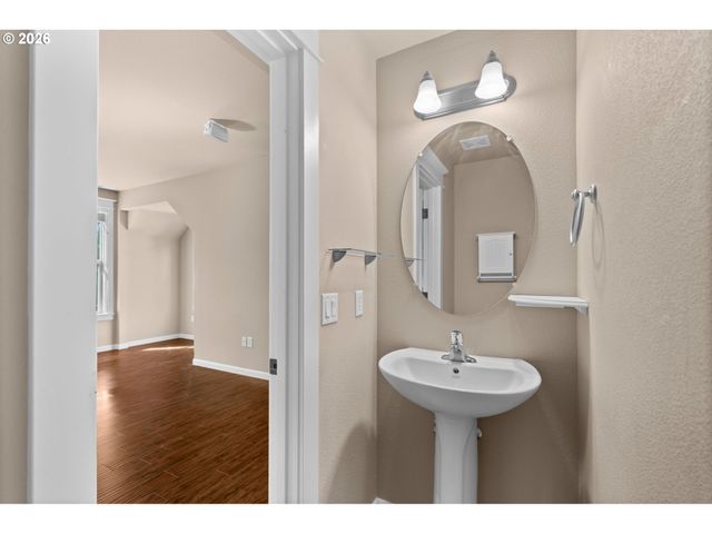 3880 SUMMERLINN Dr, West Linn, OR 97068