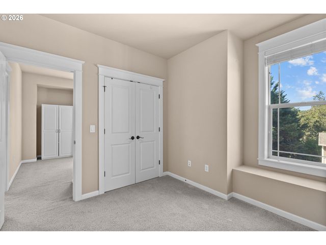 3880 SUMMERLINN Dr, West Linn, OR 97068