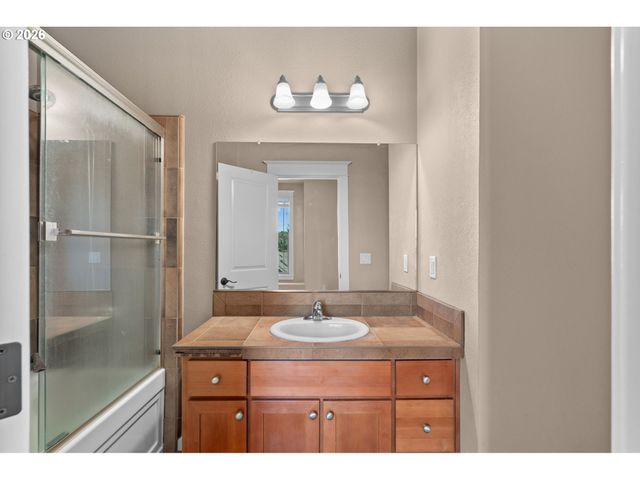 3880 SUMMERLINN Dr, West Linn, OR 97068