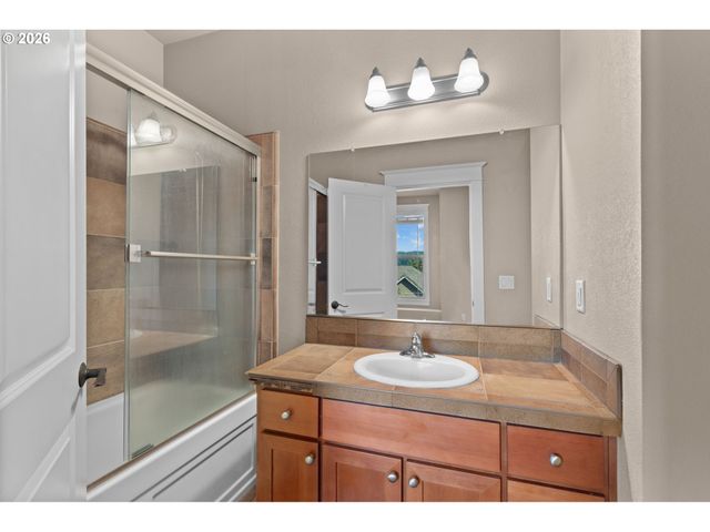 3880 SUMMERLINN Dr, West Linn, OR 97068