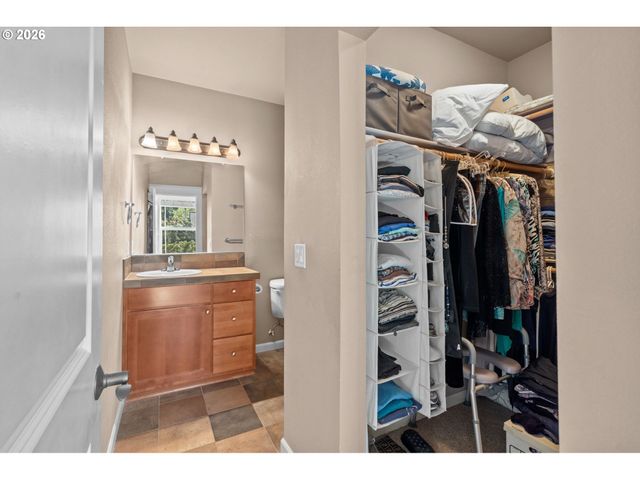 3880 SUMMERLINN Dr, West Linn, OR 97068