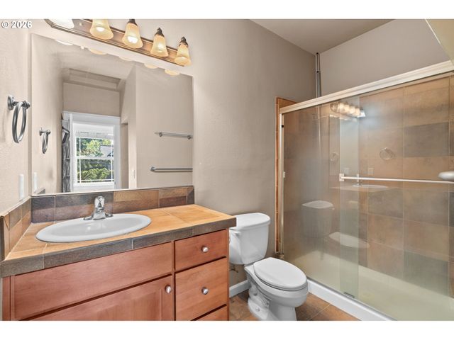 3880 SUMMERLINN Dr, West Linn, OR 97068
