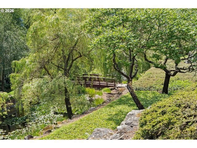 3880 SUMMERLINN Dr, West Linn, OR 97068
