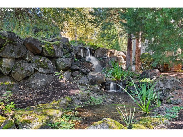 3880 SUMMERLINN Dr, West Linn, OR 97068