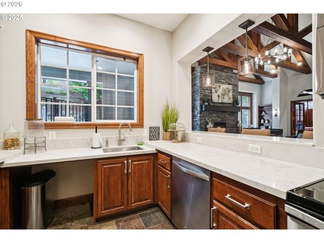 3880 SUMMERLINN Dr, West Linn, OR 97068