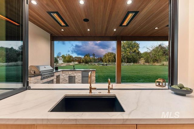 2444 W Floating Feather Rd, Eagle, ID 83616