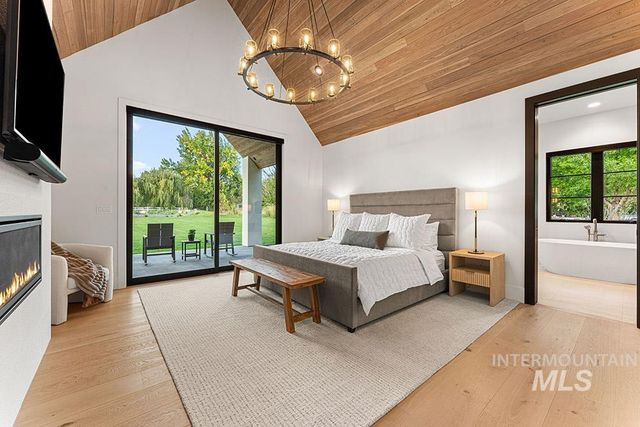 2444 W Floating Feather Rd, Eagle, ID 83616