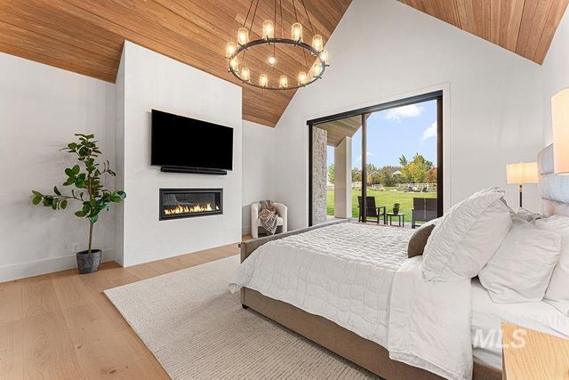 2444 W Floating Feather Rd, Eagle, ID 83616