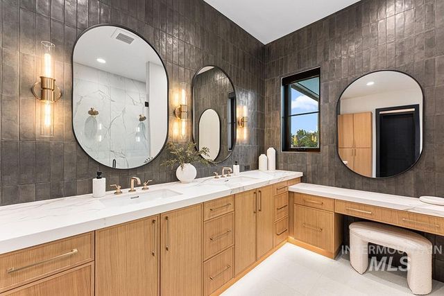 2444 W Floating Feather Rd, Eagle, ID 83616