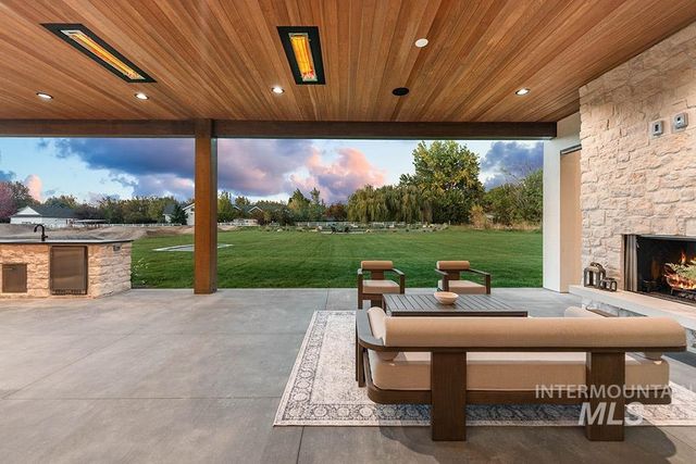 2444 W Floating Feather Rd, Eagle, ID 83616