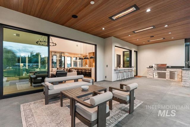 2444 W Floating Feather Rd, Eagle, ID 83616