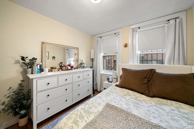 10 Henchman St 2R, Boston, MA 02113