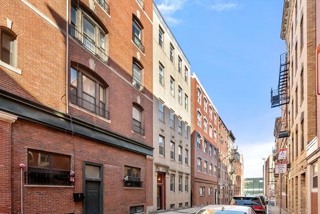 10 Henchman St 2R, Boston, MA 02113
