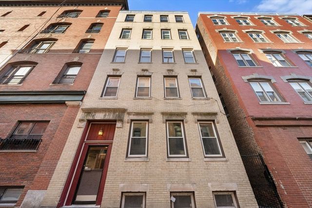10 Henchman St 2R, Boston, MA 02113