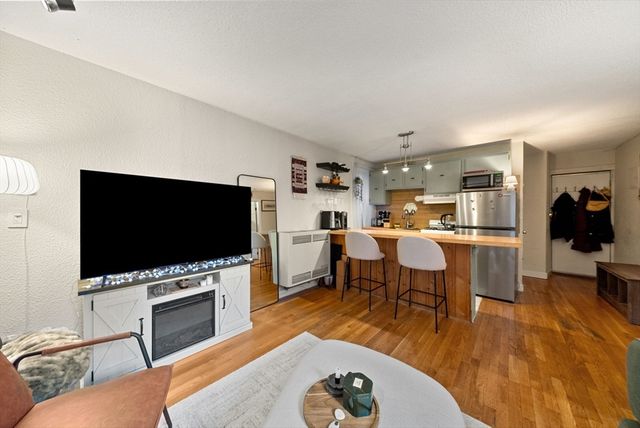 10 Henchman St 2R, Boston, MA 02113